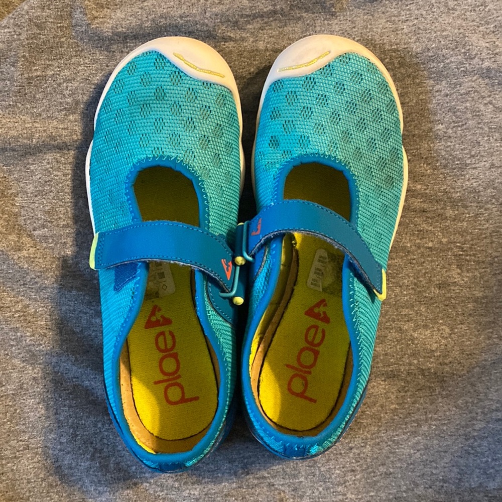 Plae shoes